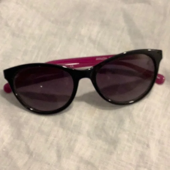 Nicole Miller | Accessories | Euc Sunglasses | Poshmark display picture 2